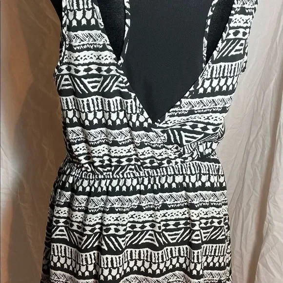 SOLD. Forever 21 Black & White Boho Style Night Out Dress Size Large - Picture 6 of 12